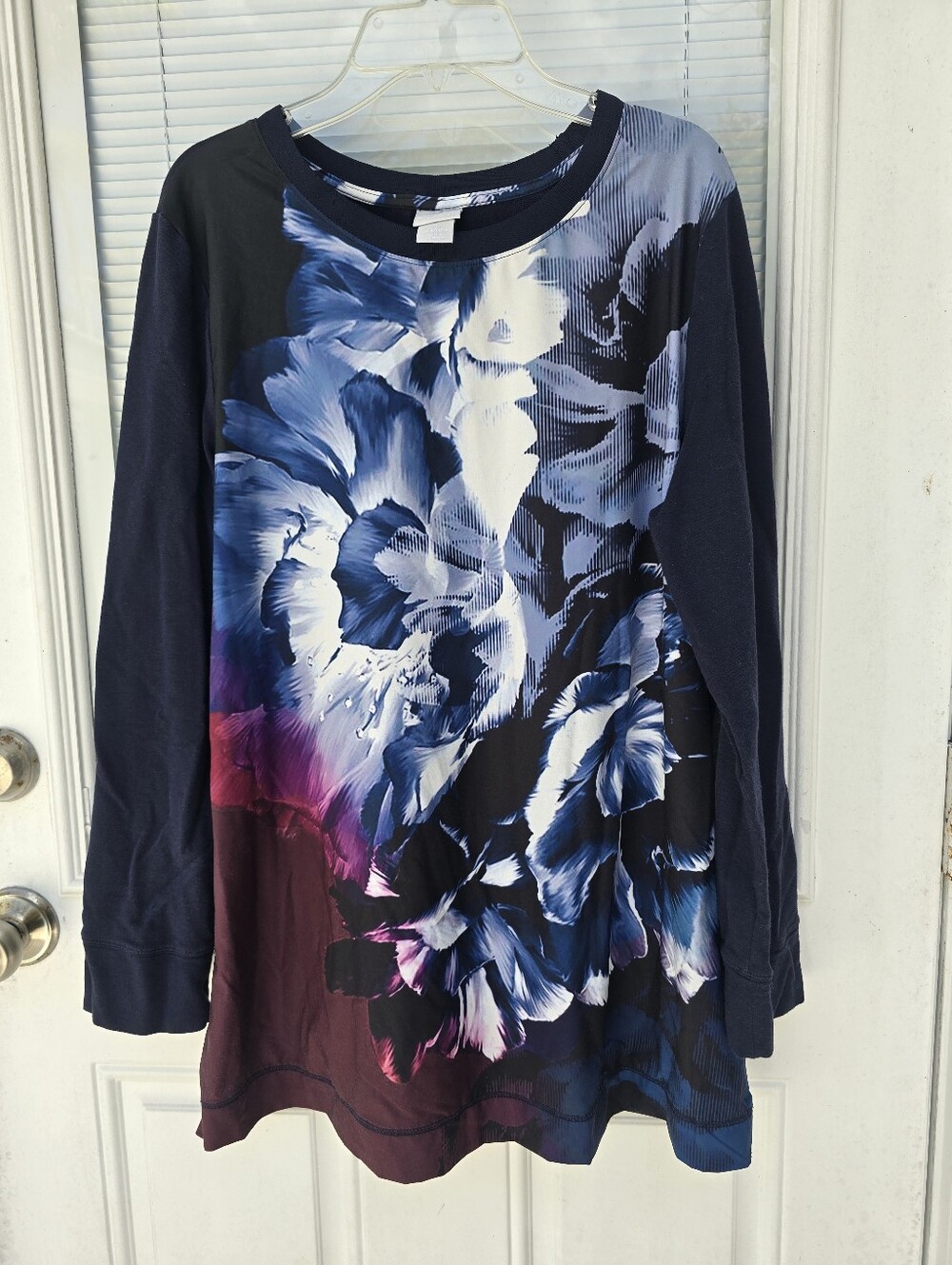 Chicos Zenergy Navy Floral Long Sleeve Tunic Top